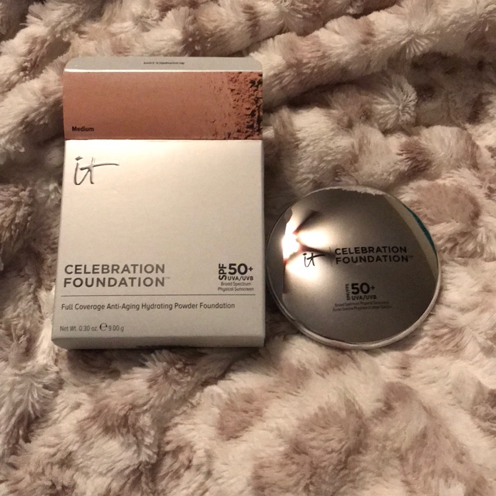 It Cosmetics Celebration Foundation in Medium